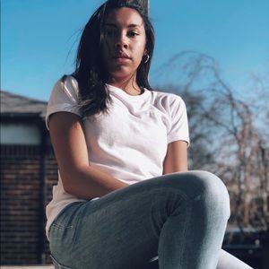 Meet your Posher, Alexis